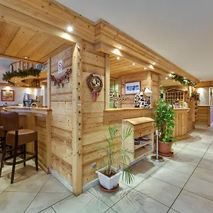 logis-hotel-du-commerce-thones.hotels-rhonealpes.com/